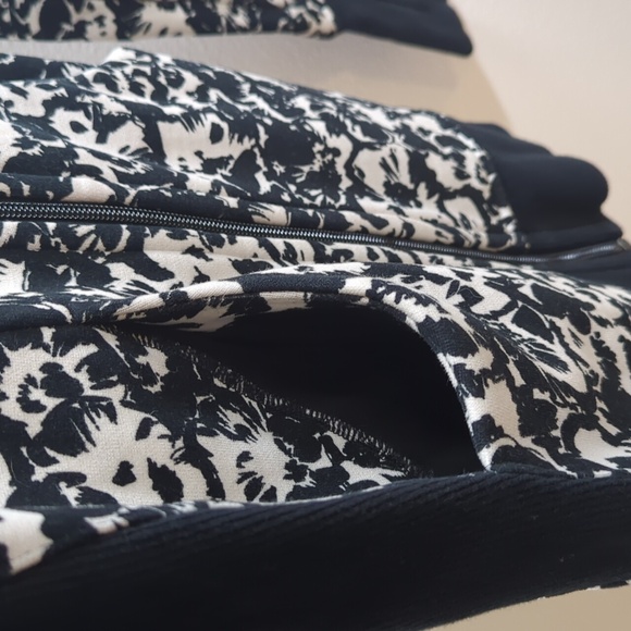 Lululemon jacket size 4 - Picture 5 of 7